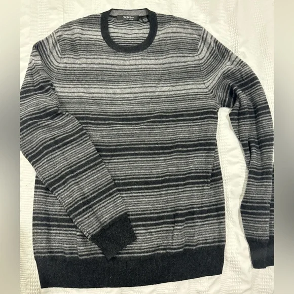 Saks cashmere sweater - Picture 1 of 5
